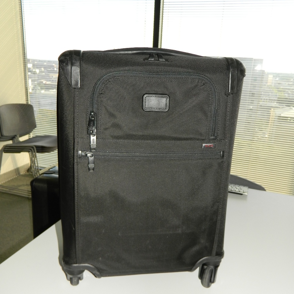 Tumi Expandable 4-wheeled Carry-on Travel Bag